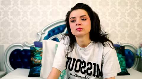 Natalia online show from June 6, 2026, 5:23 am