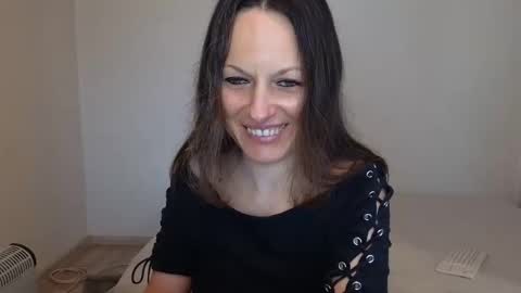 Snapshot of angelslive99 chatting on April 12, 2026, 12:10 pm Giulia online show from April 12, 2026, 12:10 pm