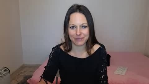 Snapshot of angelslive99 chatting on April 23, 2026, 12:29 pm Giulia online show from April 23, 2026, 12:29 pm