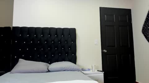 AngelynaW online show from September 9, 2025, 11:10 am