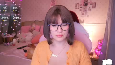 Snapshot of angelytaxx chatting on January 14, 2025, 7:06 am Angel online show from January 14, 2025, 7:06 am