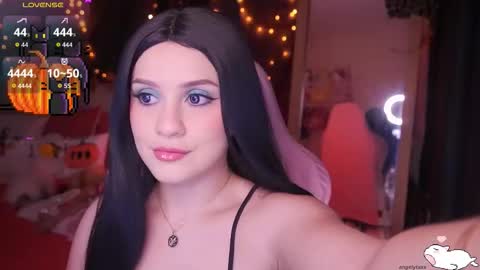 Snapshot of angelytaxx chatting on November 10, 2025, 1:48 am Angel online show from November 10, 2025, 1:48 am