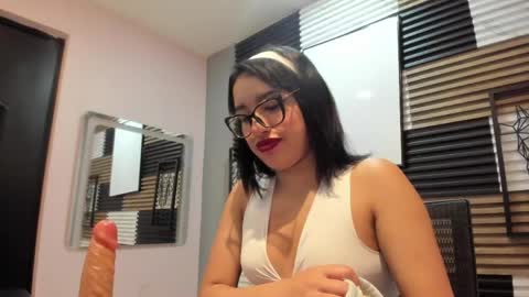 angelytorres_ online show from April 30, 2026, 9:30 pm