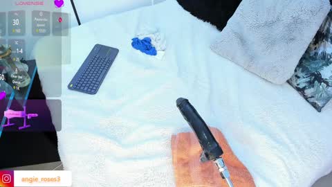 angiee roses online show from December 13, 2024, 6:21 am