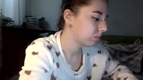 Snapshot of angle_cute05 chatting on April 21, 2026, 2:51 am Angel Cute online show from April 21, 2026, 2:51 am