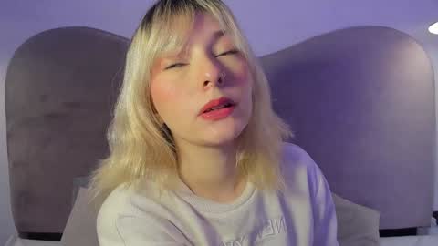 Snapshot of ania_mml chatting on January 2, 2025, 8:24 pm Ania online show from January 2, 2025, 8:24 pm