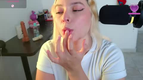 Snapshot of ania_mml chatting on May 28, 2026, 9:45 pm Ania online show from May 28, 2026, 9:45 pm