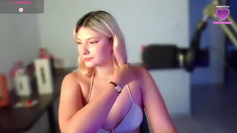 Snapshot of ania_mml chatting on July 27, 2026, 11:01 pm Ania online show from July 27, 2026, 11:01 pm
