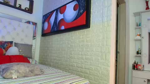 laura  online show from February 21, 2025, 4:51 am