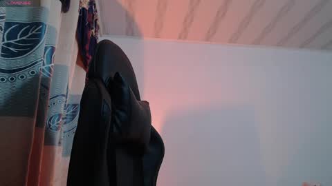 Snapshot of aniie_sweet4u chatting on April 7, 2026, 10:09 pm ANIIE online show from April 7, 2026, 10:09 pm