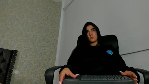 Snapshot of anika_h chatting on June 3, 2026, 2:33 pm anika_h online show from June 3, 2026, 2:33 pm