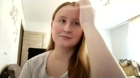 Snapshot of anika_lipps chatting on June 7, 2026, 6:17 am Anika online show from June 7, 2026, 6:17 am