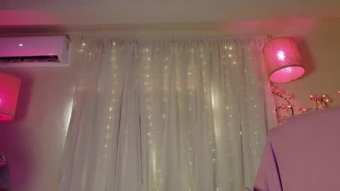 Anisahade online show from April 18, 2026, 8:31 pm