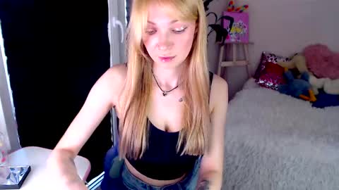 Snapshot of anita_moon_ chatting on May 23, 2026, 1:15 pm anita_moon_ online show from May 23, 2026, 1:15 pm