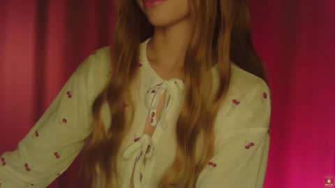 Snapshot of ann_amm chatting on November 5, 2025, 1:44 pm Anna online show from November 5, 2025, 1:44 pm