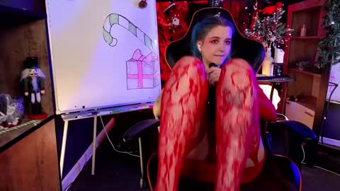 Snapshot of anna_bloom_ chatting on December 25, 2024, 7:13 pm Violett online show from December 25, 2024, 7:13 pm