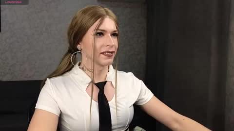 Snapshot of anna_inheart chatting on May 14, 2026, 10:16 pm Anna online show from May 14, 2026, 10:16 pm