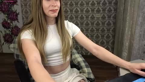 Snapshot of anna_inheart chatting on June 8, 2026, 8:09 pm Anna online show from June 8, 2026, 8:09 pm