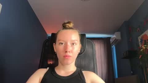 Snapshot of anna_kare chatting on June 11, 2026, 12:03 pm Anna online show from June 11, 2026, 12:03 pm