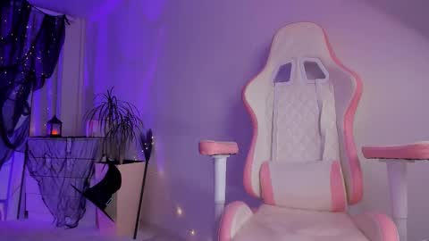 anna_lure online show from October 27, 2025, 2:37 am