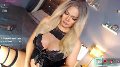 Snapshot of anna_mclaine chatting on April 28, 2026, 2:27 am Miss Anna online show from April 28, 2026, 2:27 am