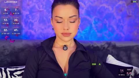 AnnaConda online show from December 19, 2025, 10:33 am