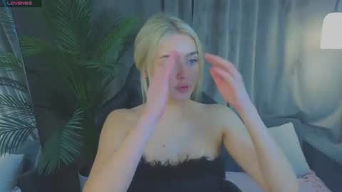Snapshot of anna_nickol chatting on June 21, 2026, 5:15 pm Anna online show from June 21, 2026, 5:15 pm