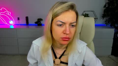 anna_snow9 online show from November 5, 2025, 6:35 am