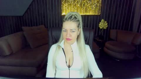 Snapshot of anna_snow9 chatting on April 18, 2026, 5:33 am anna_snow9 online show from April 18, 2026, 5:33 am