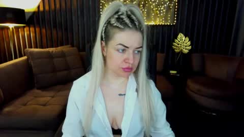 Snapshot of anna_snow9 chatting on May 1, 2026, 5:56 am anna_snow9 online show from May 1, 2026, 5:56 am