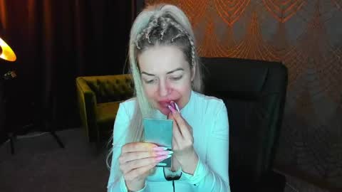 Snapshot of anna_snow9 chatting on May 5, 2026, 5:37 am anna_snow9 online show from May 5, 2026, 5:37 am