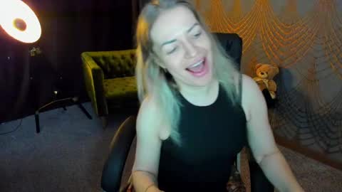 Snapshot of anna_snow9 chatting on May 10, 2026, 5:07 pm anna_snow9 online show from May 10, 2026, 5:07 pm