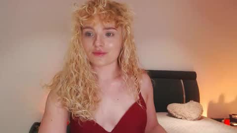 Snapshot of annaevv chatting on February 8, 2026, 3:54 am annaevv online show from February 8, 2026, 3:54 am