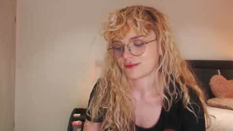 Snapshot of annaevv chatting on February 19, 2026, 4:19 am annaevv online show from February 19, 2026, 4:19 am