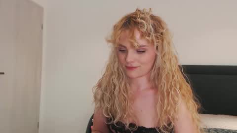 Snapshot of annaevv chatting on March 2, 2026, 8:10 am annaevv online show from March 2, 2026, 8:10 am