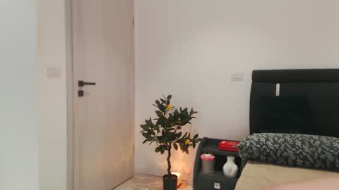 Snapshot of annaevv chatting on April 9, 2026, 7:47 am annaevv online show from April 9, 2026, 7:47 am