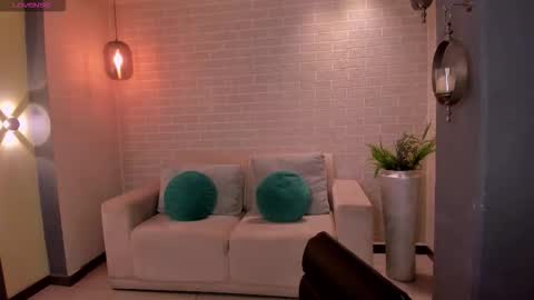 annahoffman_ online show from September 24, 2025, 12:19 pm