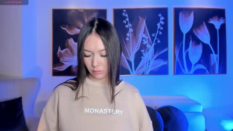 annahoffman_ online show from October 16, 2025, 1:12 pm