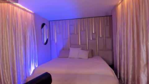 annahoffman_ online show from October 27, 2025, 1:04 pm