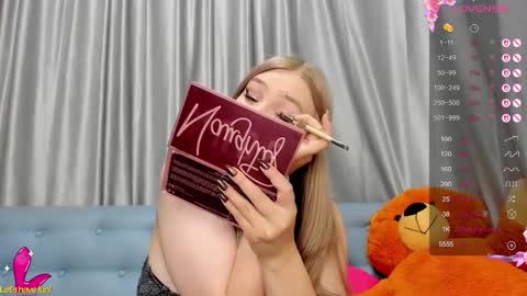 annakohot online show from September 19, 2025, 2:02 am