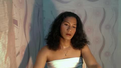 annalala22 online show from April 16, 2026, 8:42 pm