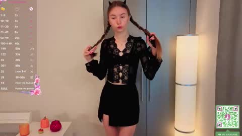 Snapshot of annamarie_foryou chatting on October 5, 2025, 6:12 am Holly Molly Im Polly online show from October 5, 2025, 6:12 am