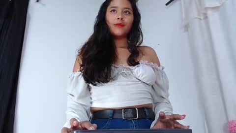 Snapshot of annaqueen_ chatting on March 11, 2025, 8:42 pm Anna online show from March 11, 2025, 8:42 pm