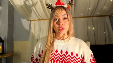 Snapshot of annavictoria__ chatting on December 18, 2024, 3:37 am Anna Victoria online show from December 18, 2024, 3:37 am