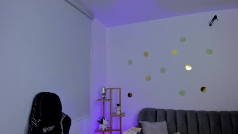 Annelise Hansen online show from April 21, 2026, 8:12 pm