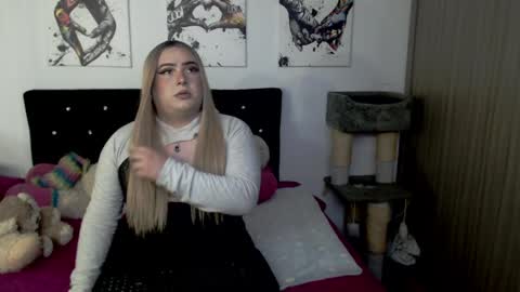 Snapshot of annevanhelsing chatting on May 2, 2026, 6:40 am Anne VanHelsing online show from May 2, 2026, 6:40 am
