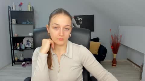 annewilsonn online show from March 10, 2026, 6:29 am