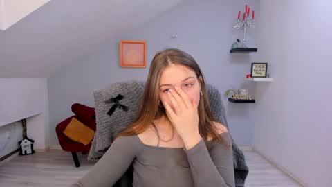 annewilsonn online show from April 6, 2026, 10:49 am