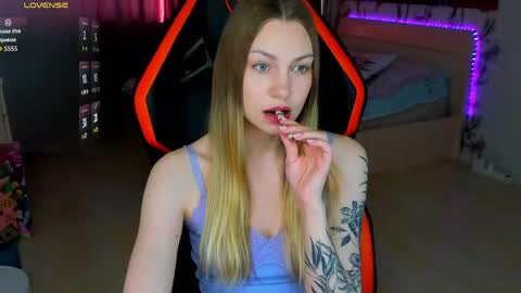 Snapshot of annie69kiss chatting on May 10, 2026, 4:06 am Annie online show from May 10, 2026, 4:06 am