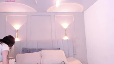 annie_20_ online show from February 4, 2026, 12:11 pm